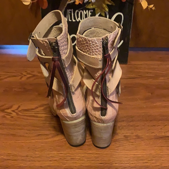 Bonds - Picture 3 of 5